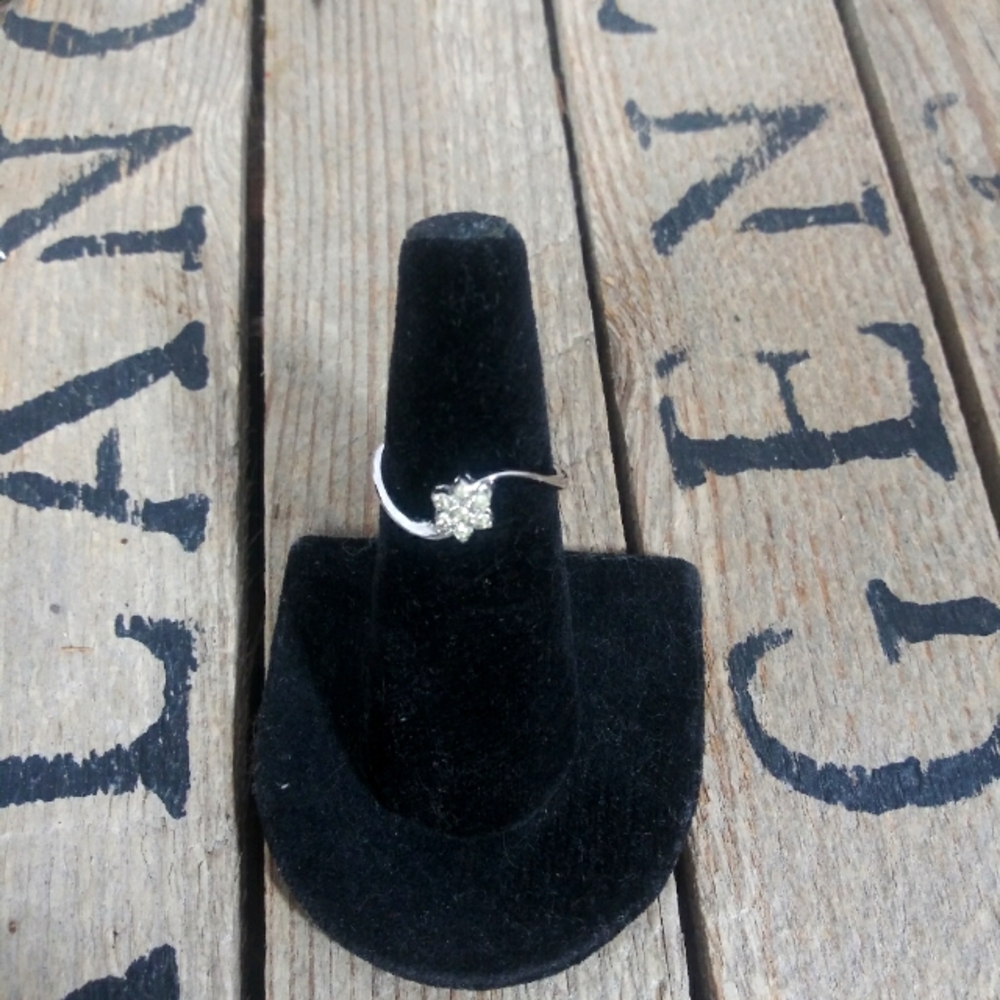Vintage 1970s Silver & Cubic Zirconia Flower Ring